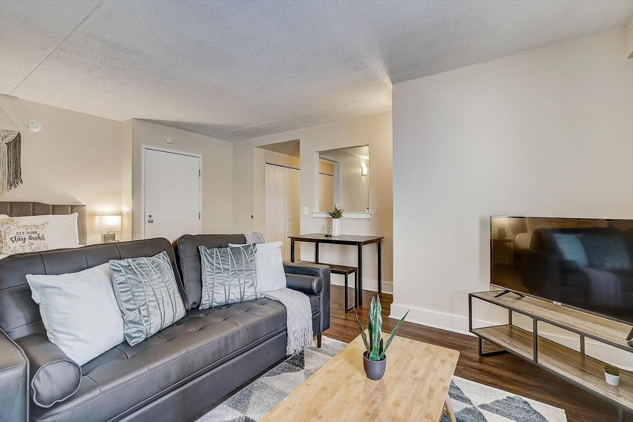Frontdesk I The Cosmopolitan Apts Philadelphia Apartment Стая снимка